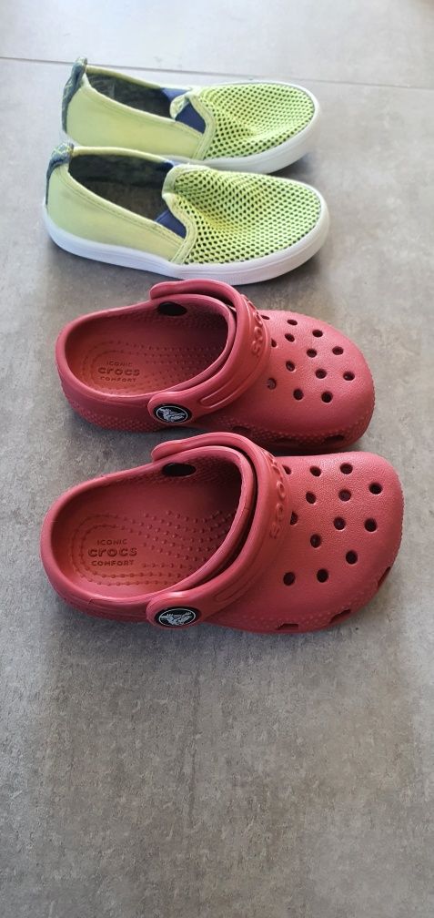 Sapatos e crocs criança