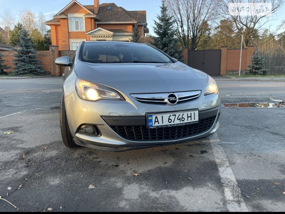 Opel Astra GTC 2013