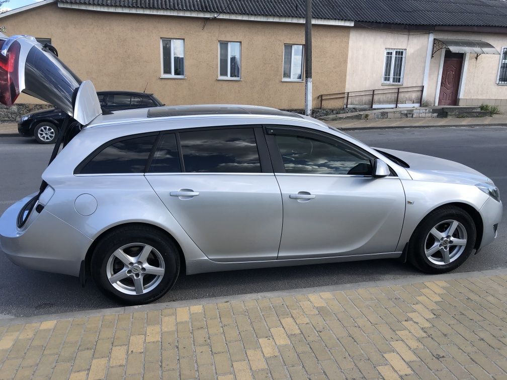 Opel Insignia 2014 panorama