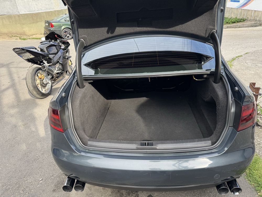 Audi a4 b8 2011 год.