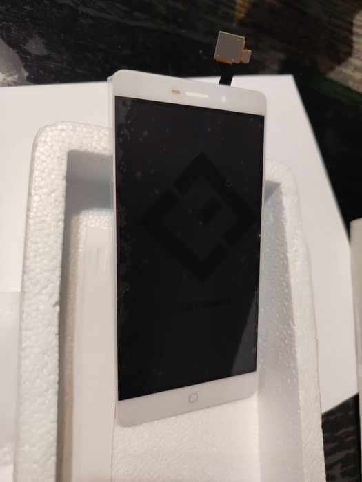 Ofereço Ecrã LCD Elephone P9000