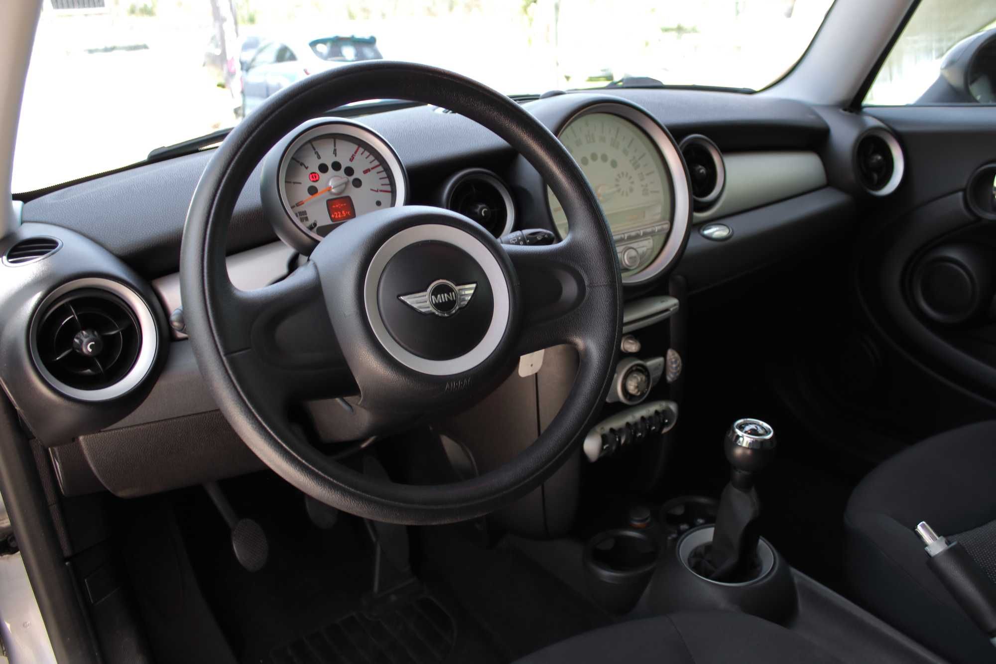 MINI Cooper D 1.6 110CV (135€/Mês - 84 meses)