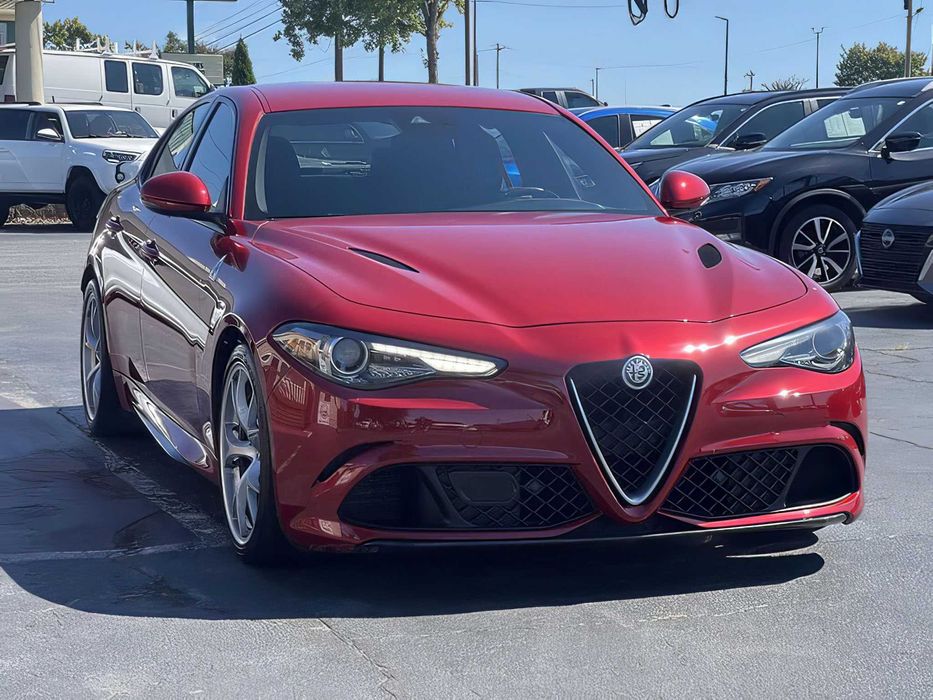 Alfa Romeo Giulia      2017
