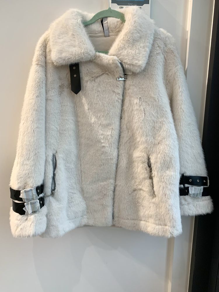Kurtka Kożuszek zimowa ciepła futro z klamrami ramoneska (L/XL)