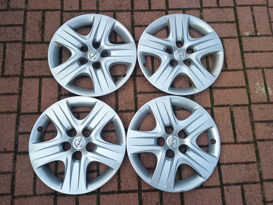 Stalowe Felgi Opel Insignia A 17 cali 5x120 komplet z kołpakami