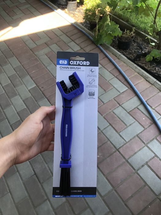 Шётка для цепи мотоцикла