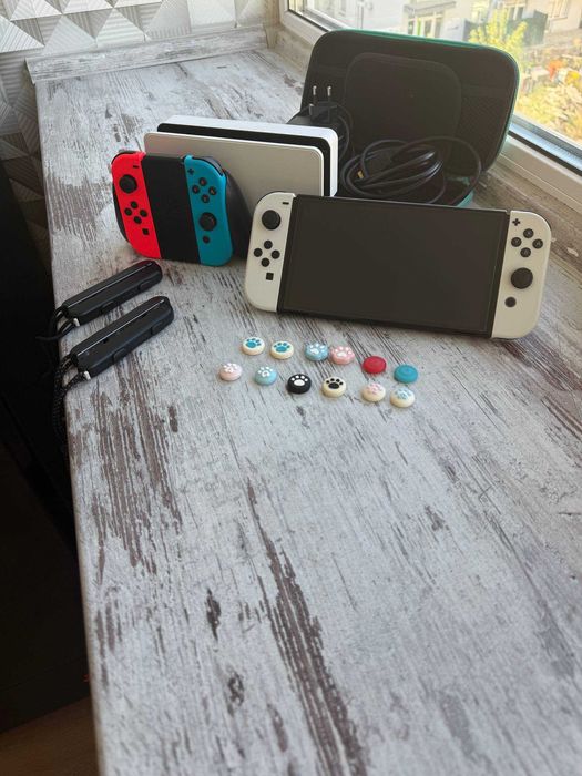 Продаю Nintendo Switch OLED(НЕ ПРОШИТИЙ)