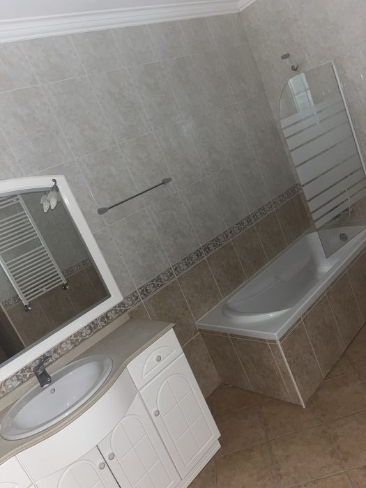 Arrenda-se moradia T4