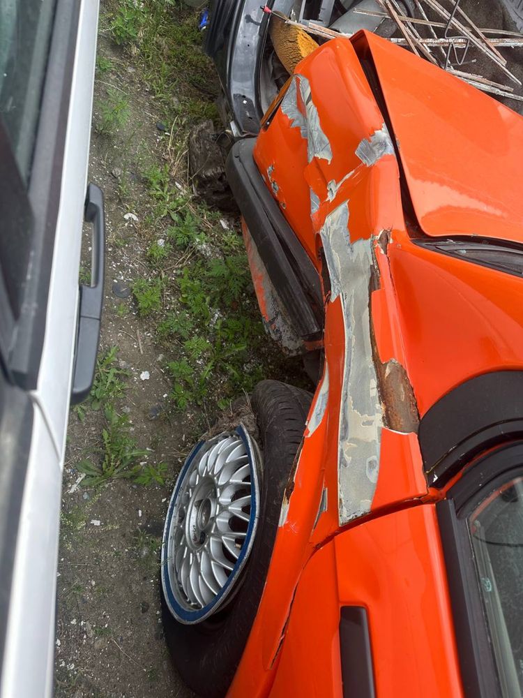 Помаранчева  bmw E30 324TD