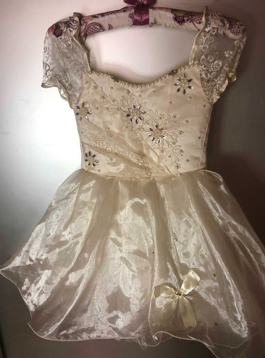 Продам нарядне плаття для дівчинки 4-7 років