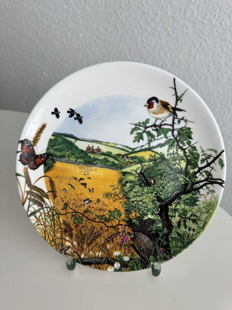 Porcelanowy talerz Wedgwood The Village in the Valley Bone China