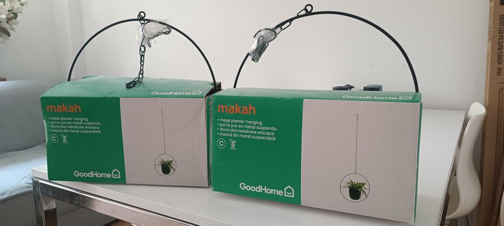 Doniczki wiszące czarne