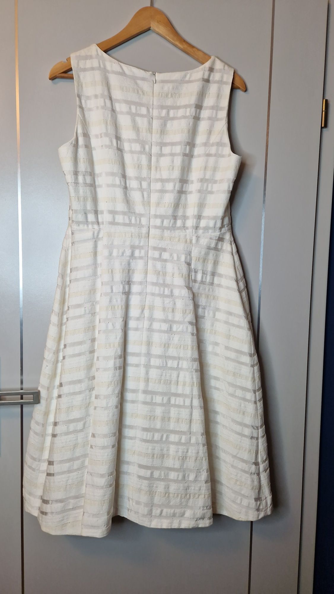 Elegancka sukienka Simple r. 42 beżowe kolory