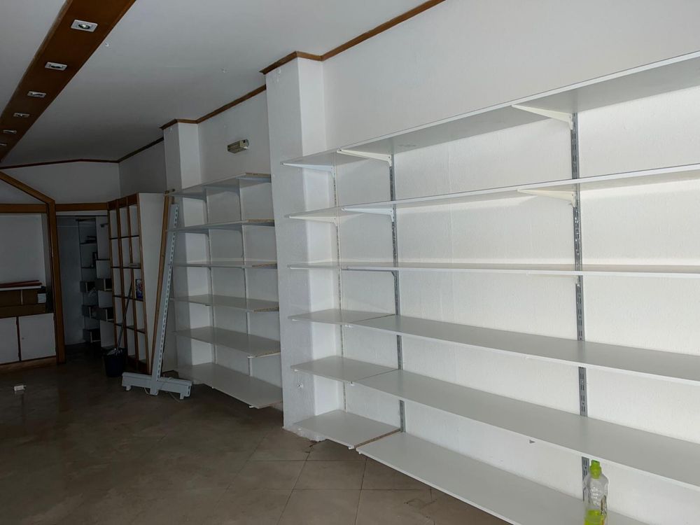 Prateleiras de Loja Semi-novas