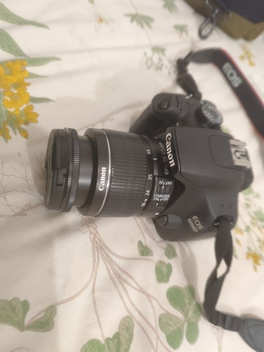Máquina fotográfica Canon 1200D