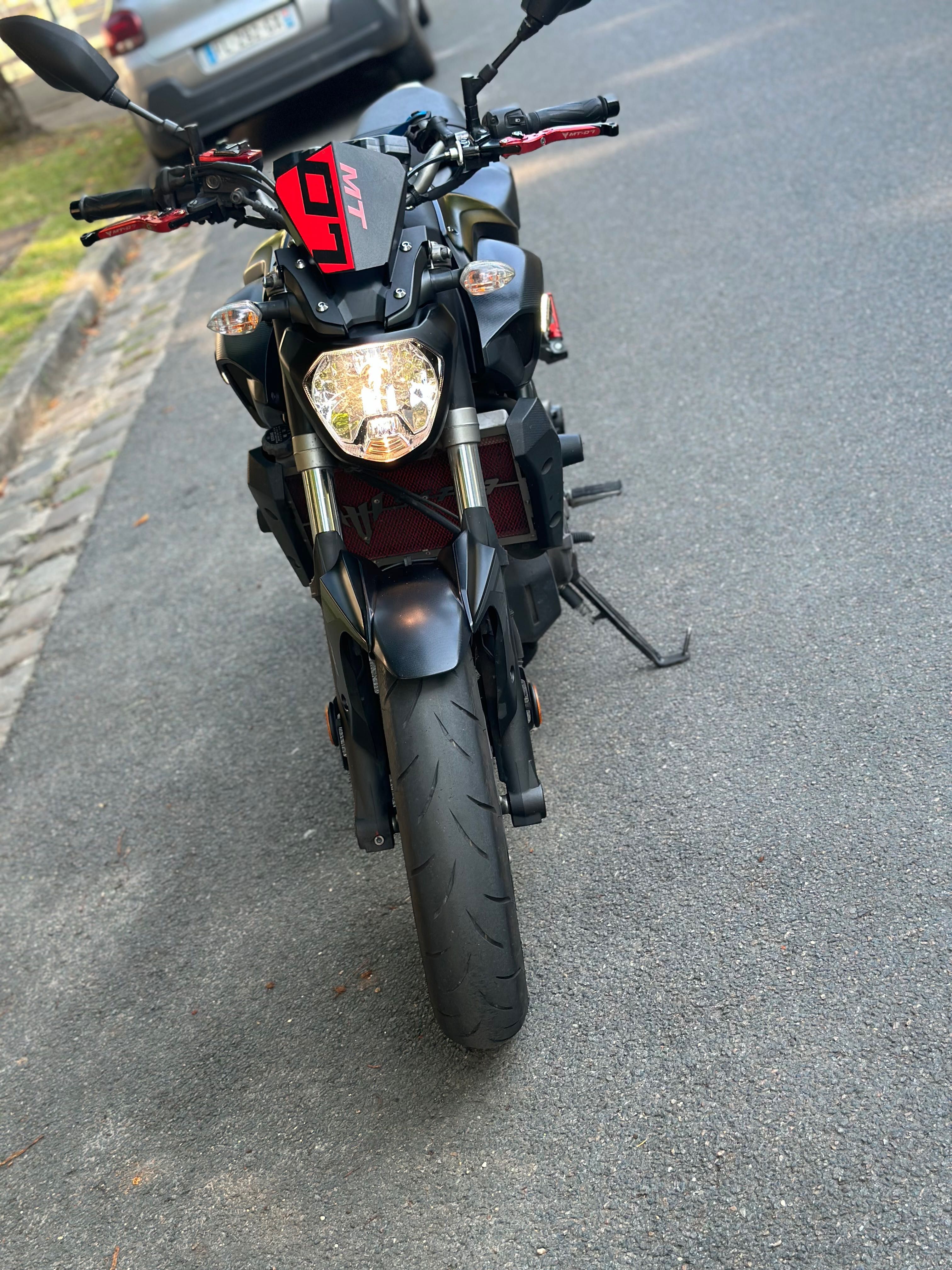 MT07 YAMAHA 35KW LIVRETE 2017 com extras