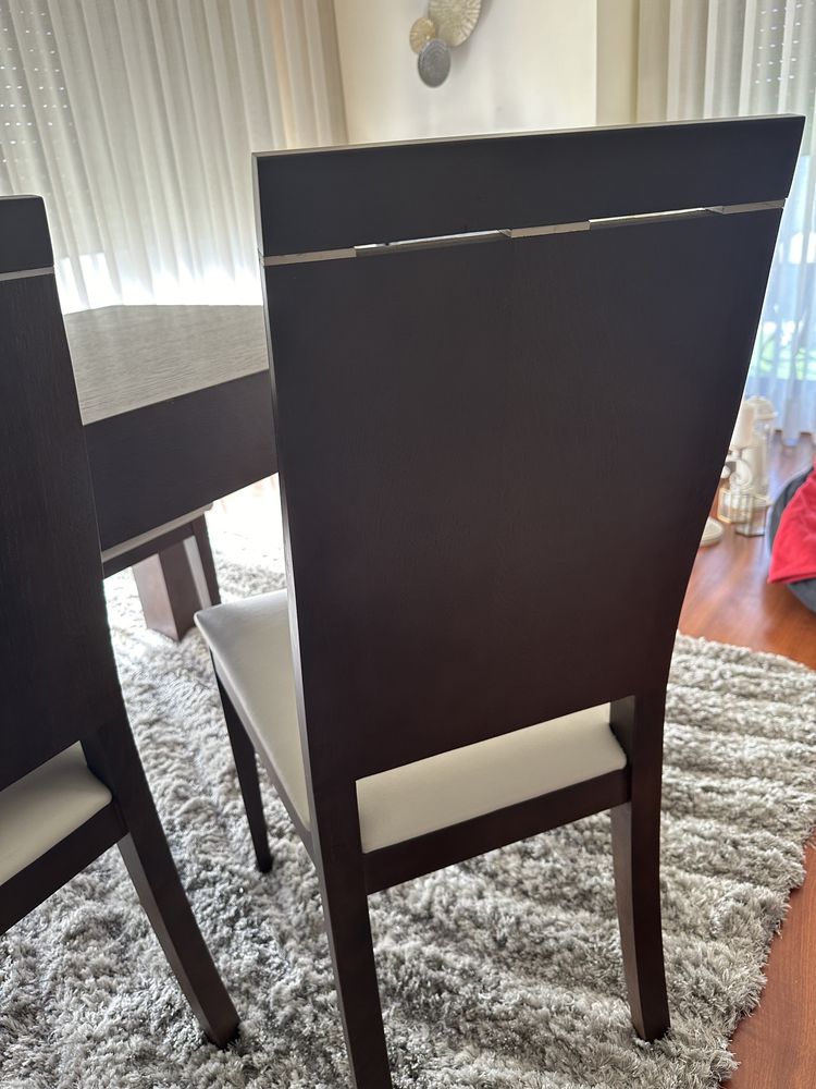 Mesa de sala de Jantar com 6 cadeiras