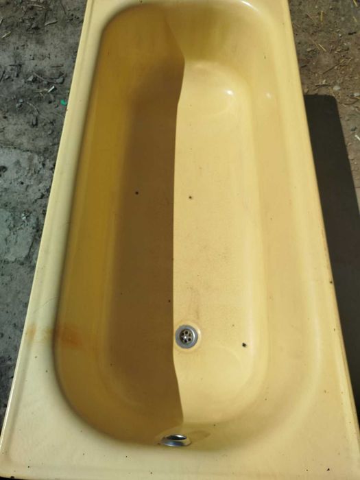 Стара чавунна ванна, ідеально для дачі або на металобрухт