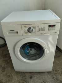 Máquina de lavar roupa 7kg.