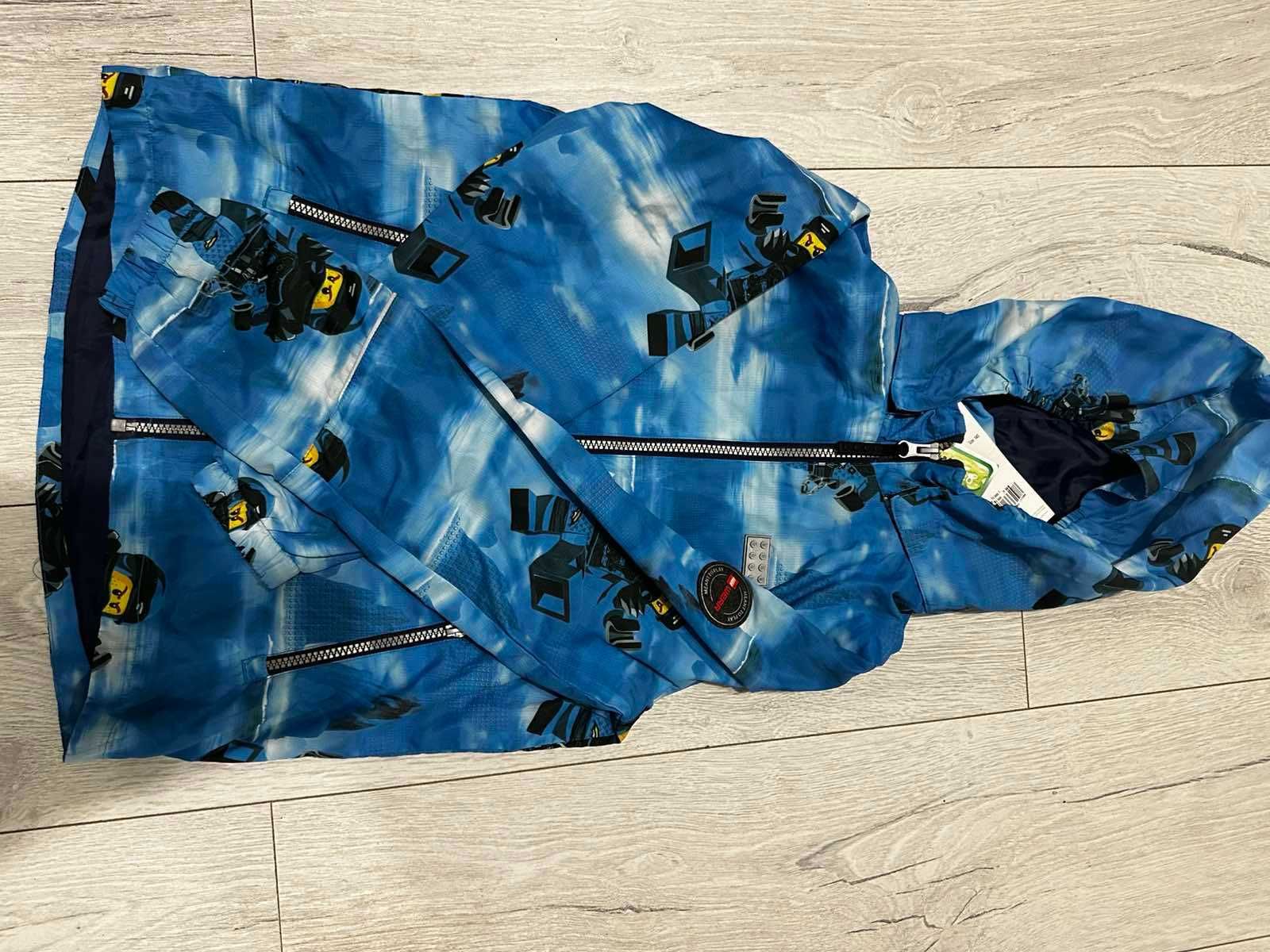 продам ветрівку Lego Ninjago 140 см