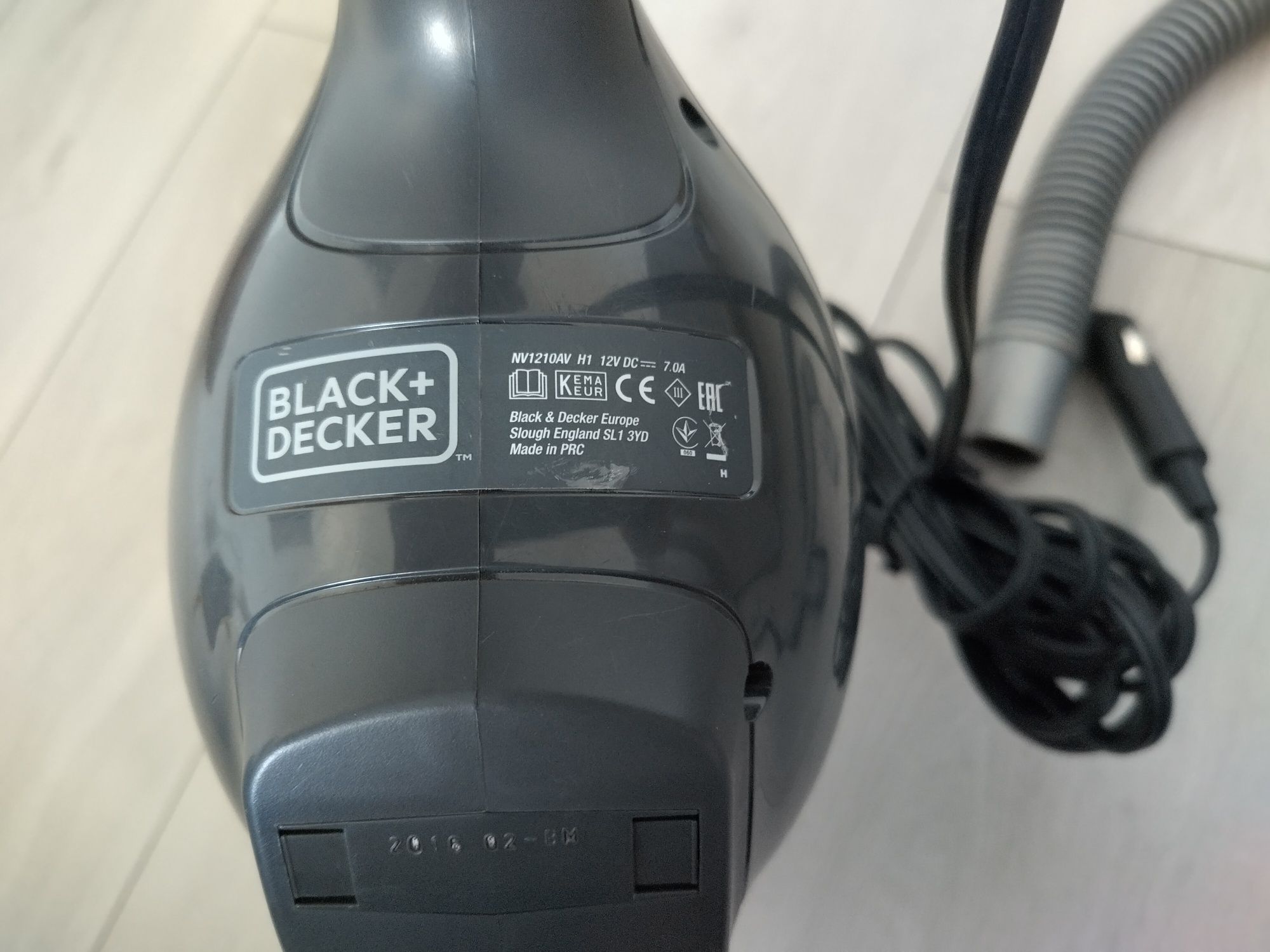 Odkurzacz samochodowy 12V Black Decker akcesoria