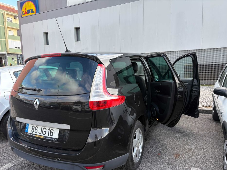 Renault Grand Scenic Preto