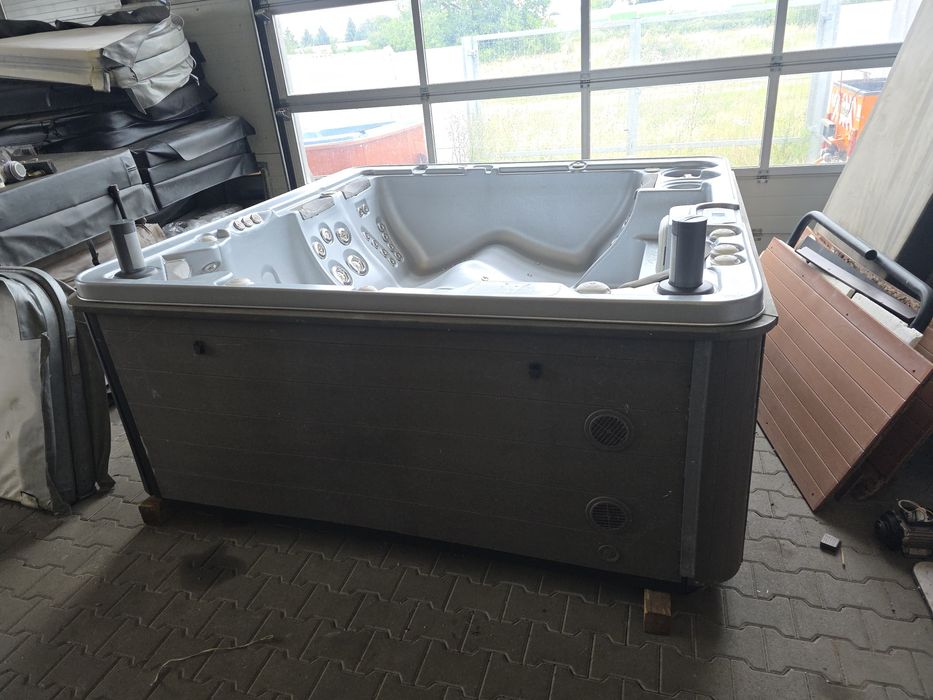 Jacuzzi smoczyszczace hydropool xxl 240x240cm 7 osob 2 lezanki taras
