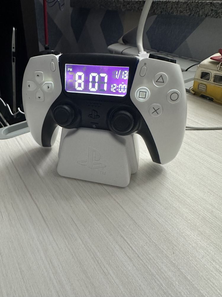 Часи, будильник у формі ігрової контролера ps playstation
