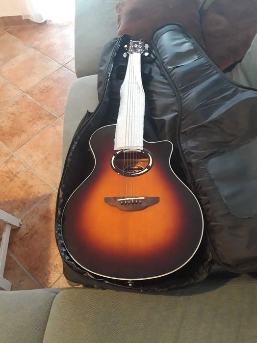 Guitarra Yamaha APX 500