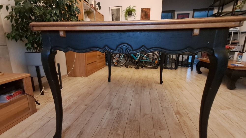 Stół drewnianiany rozkladany z krzesłami 6 szt.