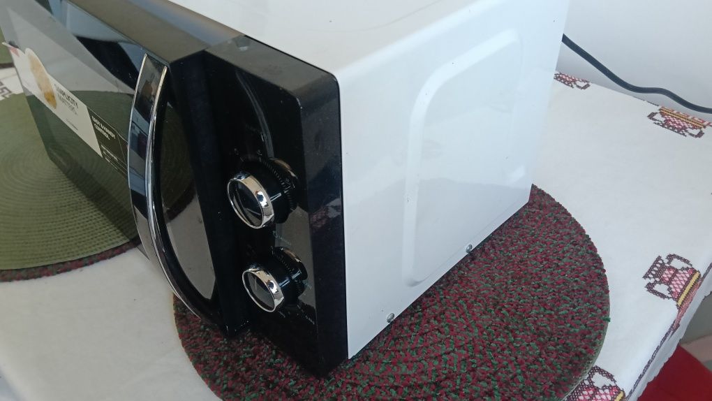 Mikrofalówka wolnostojącą TOSHIBA 1150W