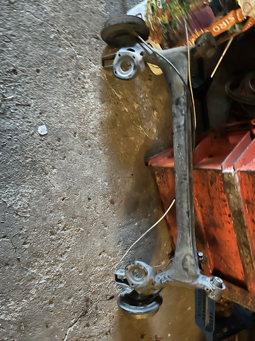 Eixo traseiro original Seat Ibiza 6l/Córdoba tdi + Cabos Travão de Mão