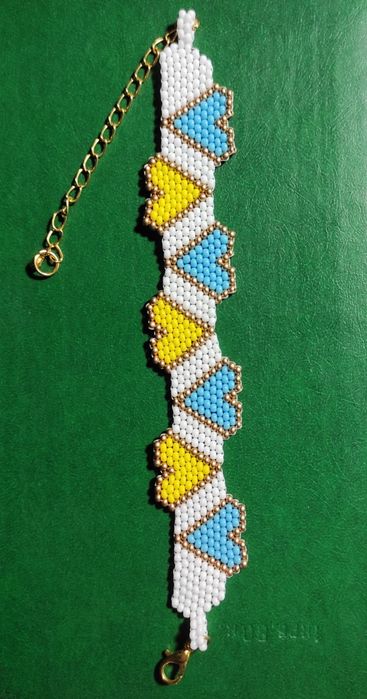 Браслет із бісеру ручної роботи