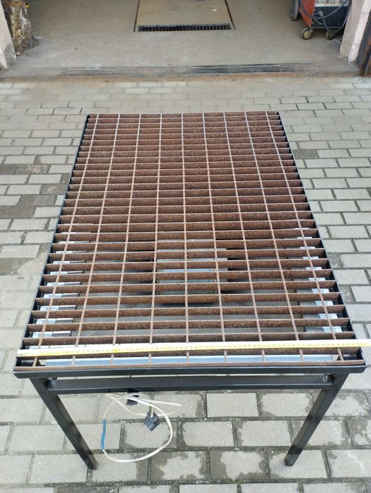 Stół spawalniczy z wyciągiem 100x70