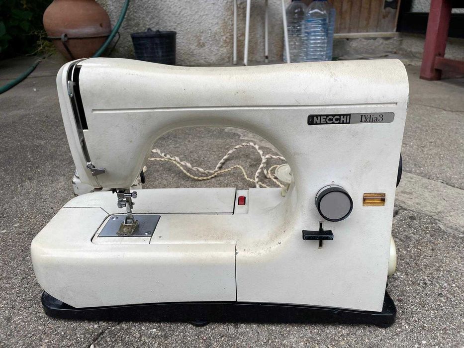 Maquina de costura para peças