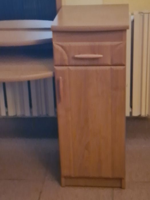 Toaletka z lustrem i pufką. Olcha. Jak nowa. Idealne dla nastolatki