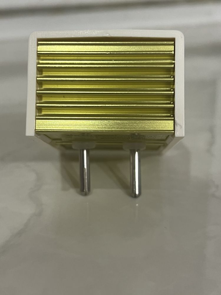 Понижувач напруги з 220 на 110/120V 1600W ,конвертер ,перетворювач.