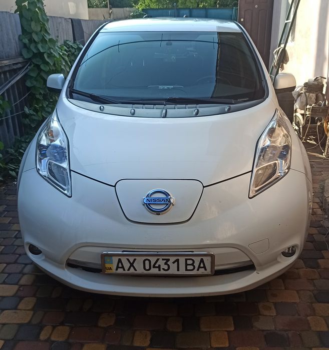 Продам автомобіль Nissan leaf