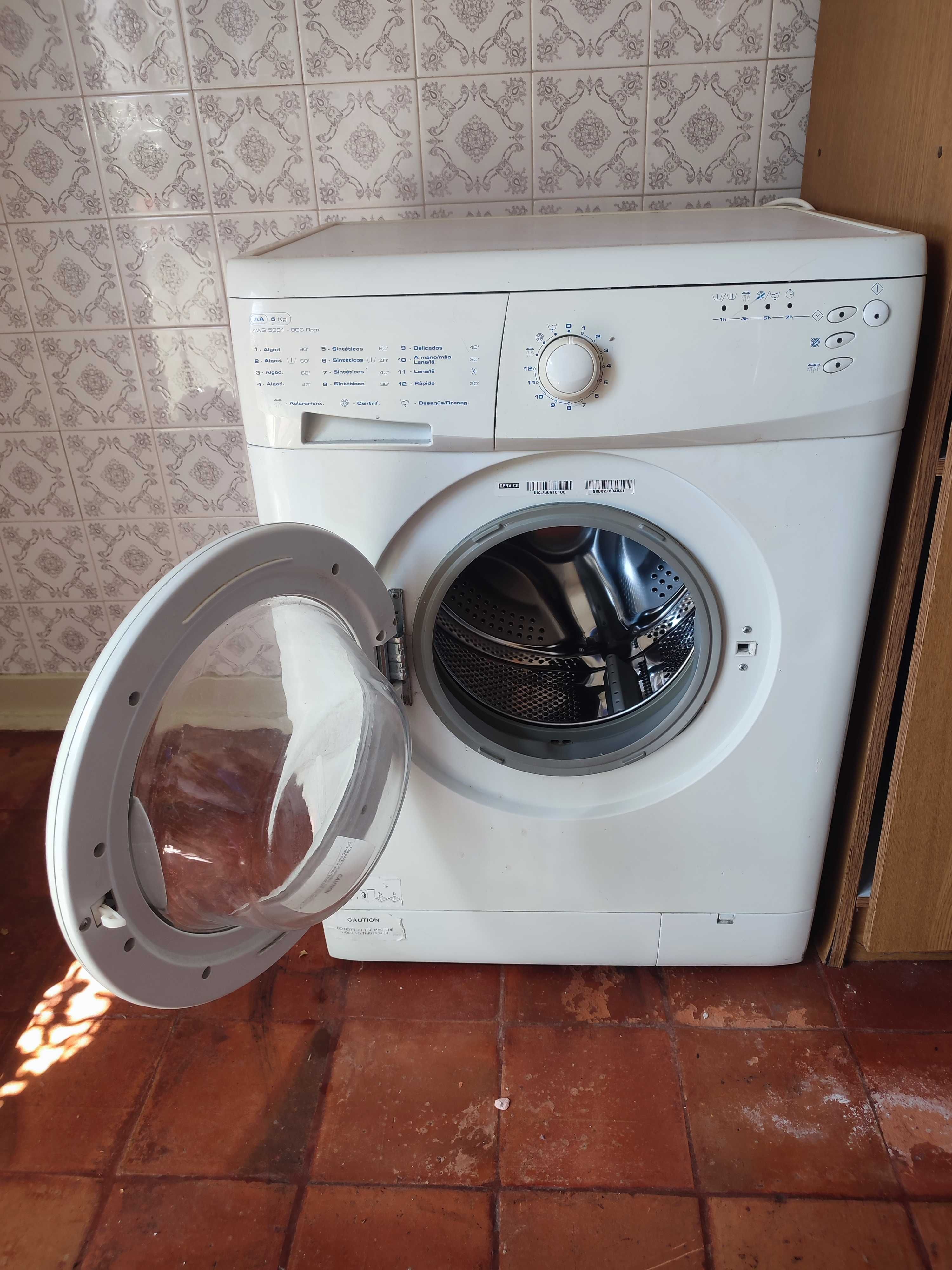Máquina de lavar roupa Whirpool