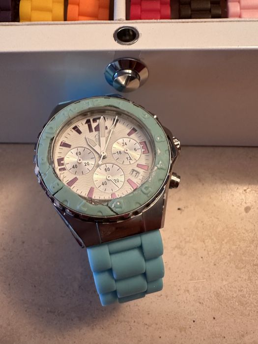 Vendo relogio senhora ELETTA com 11 correias e argolas