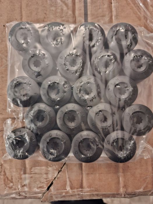 Продам ковпачки на болти колісних дисків VAG на 17