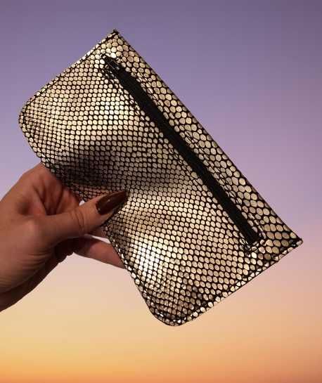 Złota Skórzana Saszetka Wąż Metalic Handmade Etui Glamour Na Zamek