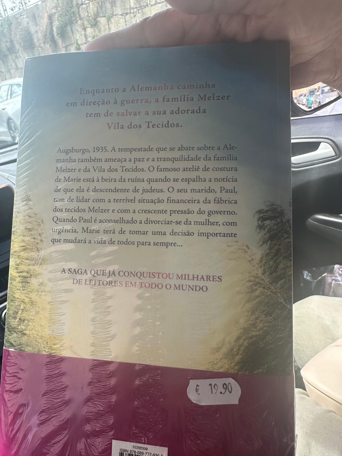 Tempestade sobre a vila dos tecidos