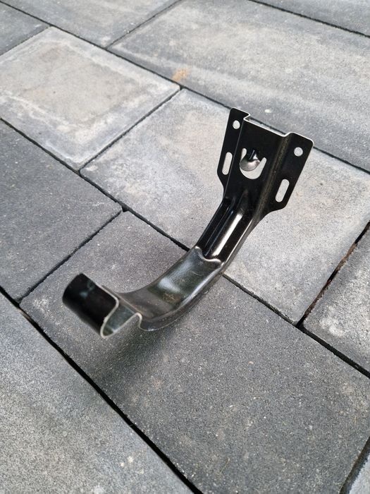 BRATEX STRUGA Hak do rynny do deski czołowej MAX 125mm czarny