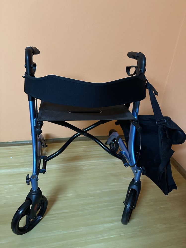 Chodzik balkonik czterokołowy z torbą