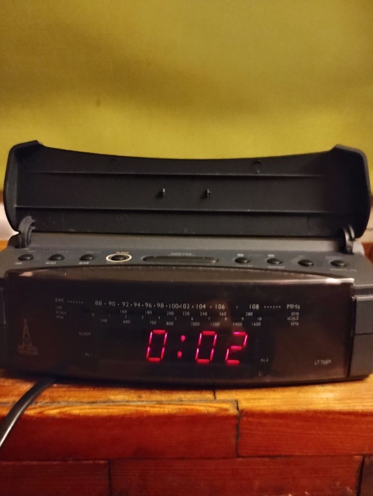 Radio, zegar,alarm stan bdb