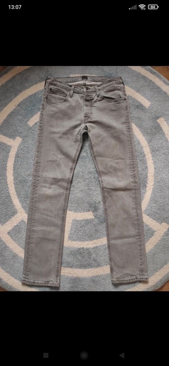 Szare spodnie jeansy proste