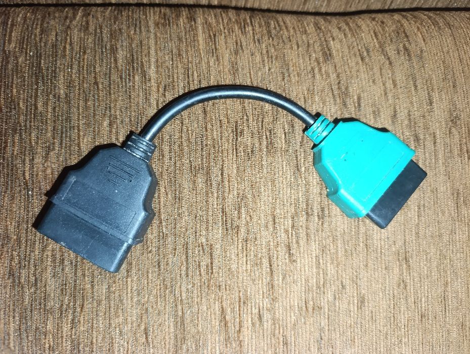 OBD2 Zielony 16-pinowy męski kabel diagnostyczny.