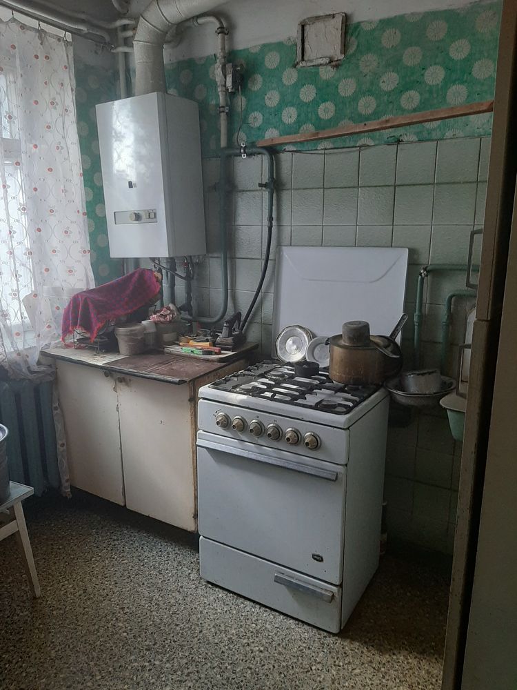 Антоновича 155, двокімнатна під ремонт.
