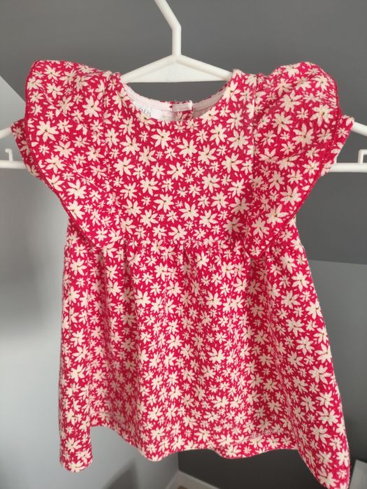 Czerwona w kwiatki sukienka ZARA na pierwsze urodziny